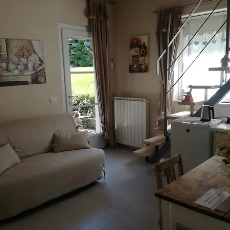 Il Colle Fiorito فندق مبيت وإفطار أوليجو كاستيلّو